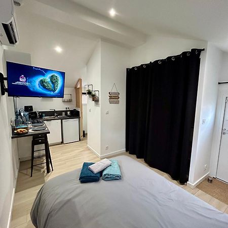 Tiny House De Charme Toute Equipee Le Pian-Médoc Exterior photo