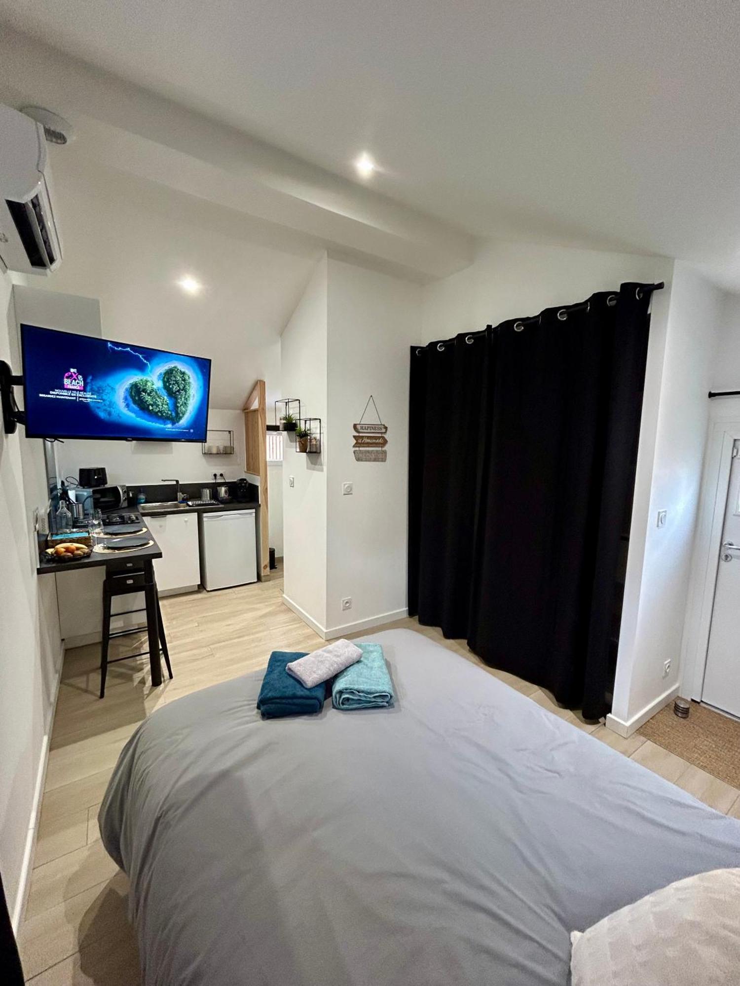 Tiny House De Charme Toute Equipee Le Pian-Médoc Exterior photo